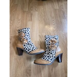 L'Artiste Spring Step Perignon Polka Dot Flower Heel Boots Tan Black 39 Size 8